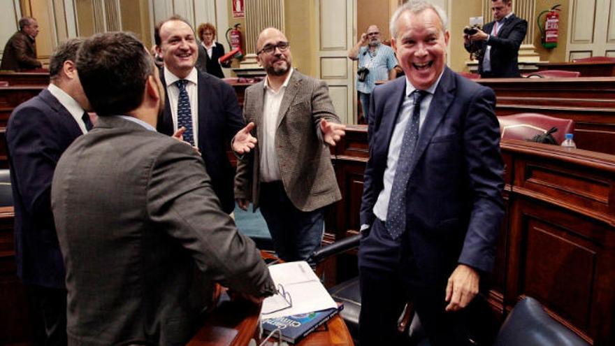 El consejero Sebastián Franquis en el Parlamento de Canarias.