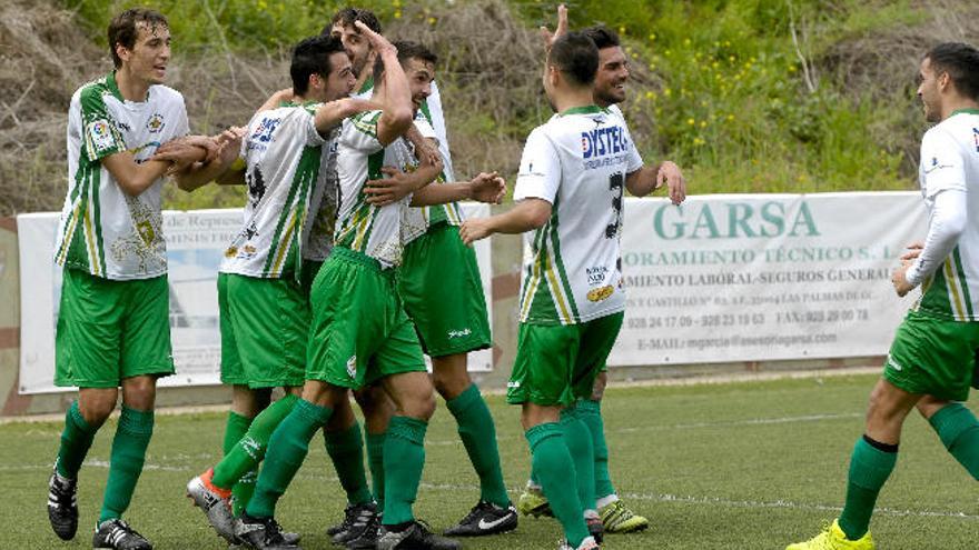 Duelo en la cumbre de la Tercera entre Santa Brígida y Las Palmas Atl.