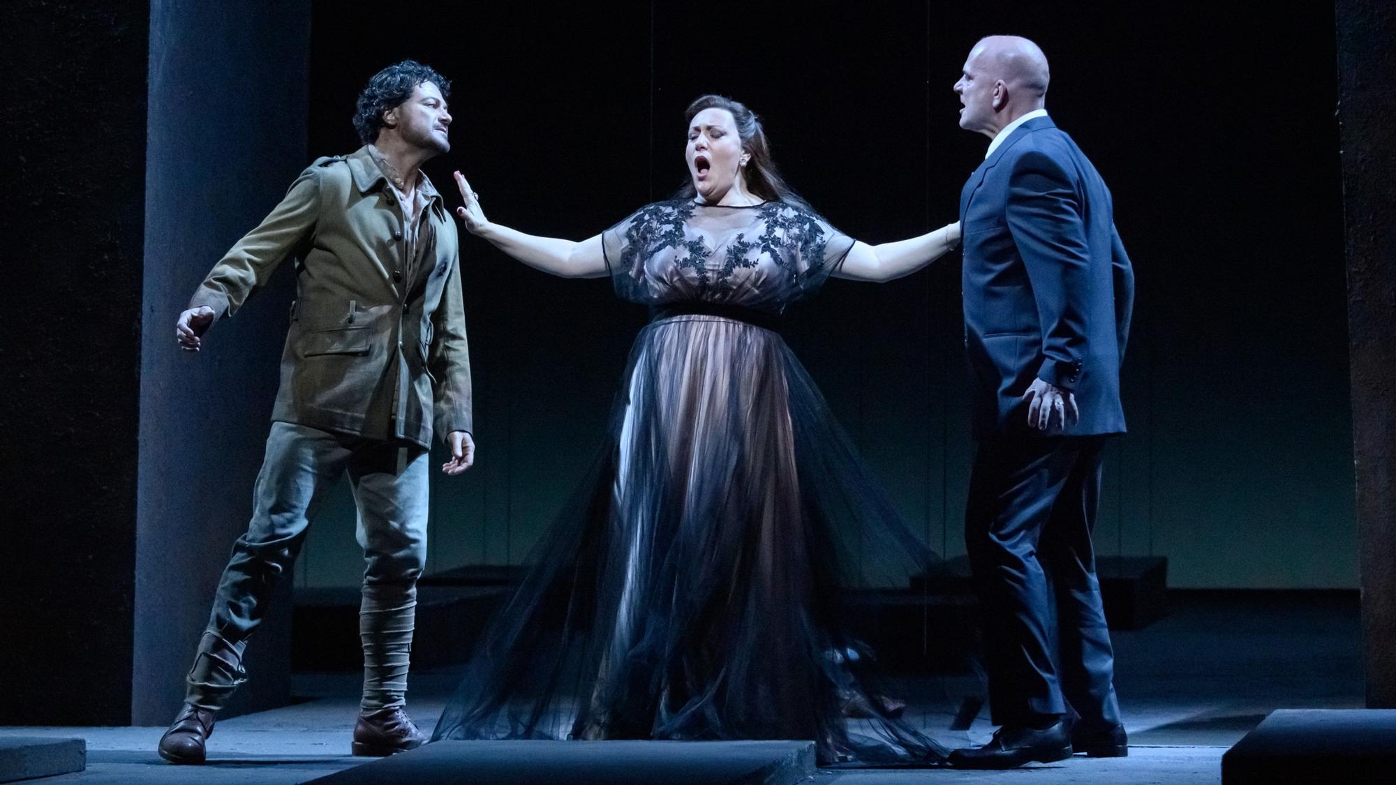 Vittorio Grigolo, Saioa Hernández y Juan Jesús Rodríguez, en un momento de la representación de 'Il trovatore'