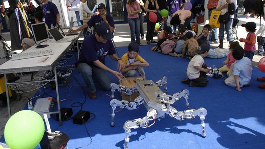 Los alumnos de la escuela municipal de Jóvenes Científicos muestran su trabajo