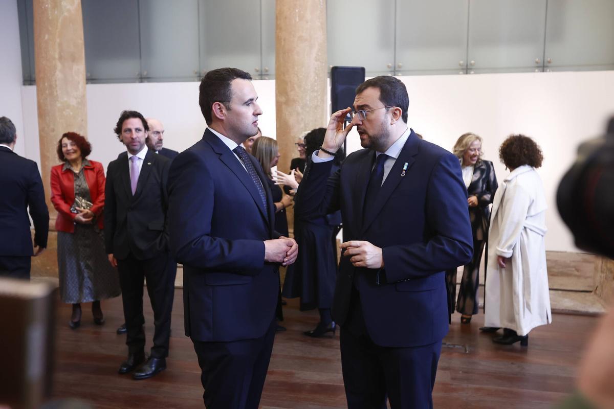 Guillermo Peláez con el presidente del Principado en una imagen de archivo.