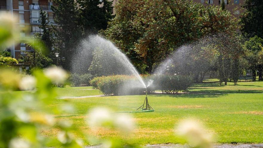 VÍDEO | Sevilla refuerza su plan contra la legionella en 13 parques y jardines públicos