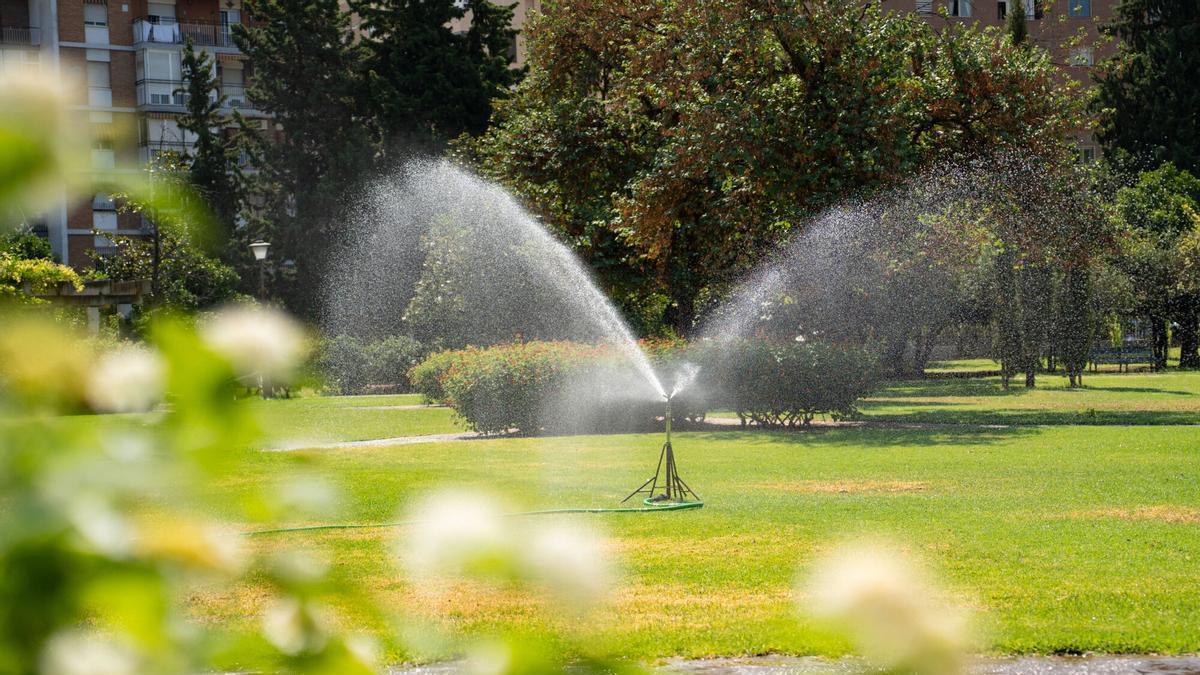 VÍDEO | Sevilla refuerza su plan contra la legionella en 13 parques y jardines públicos