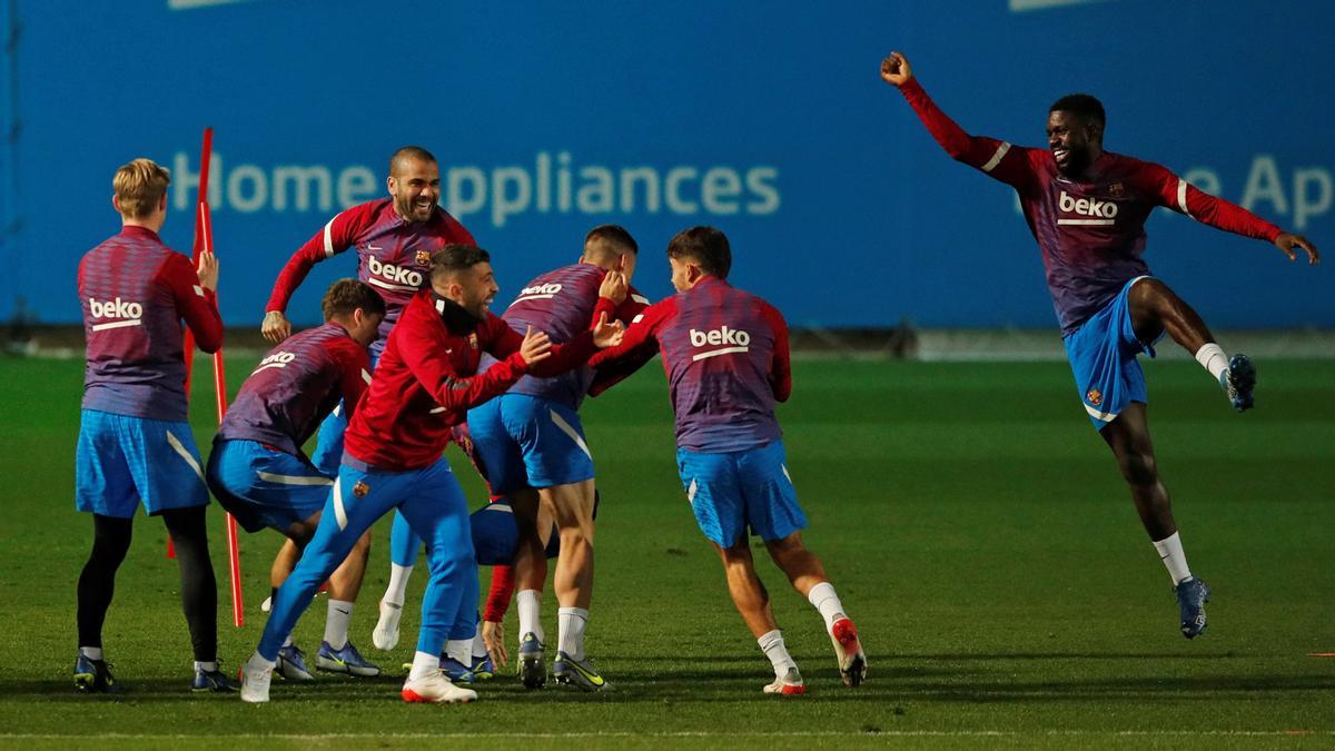 Umtiti, en uno de los últimos entrenamientos a las órdenes de Xavi.