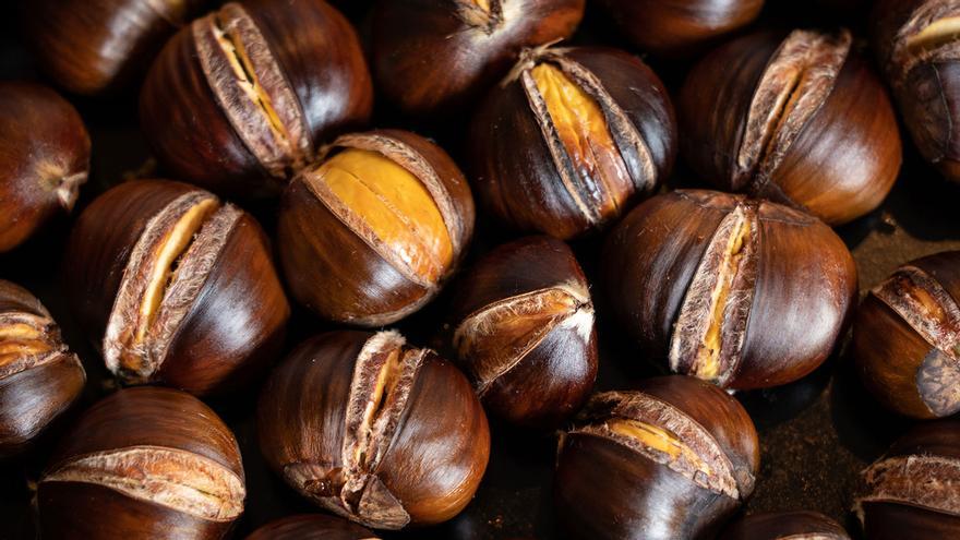 El truco japonés para asar castañas en casa que cada vez copia más gente: adiós a esperar