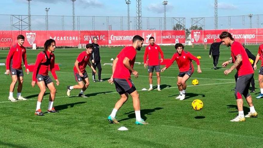 Ocampos y Lamela no entrenan antes de viajar a Mestalla