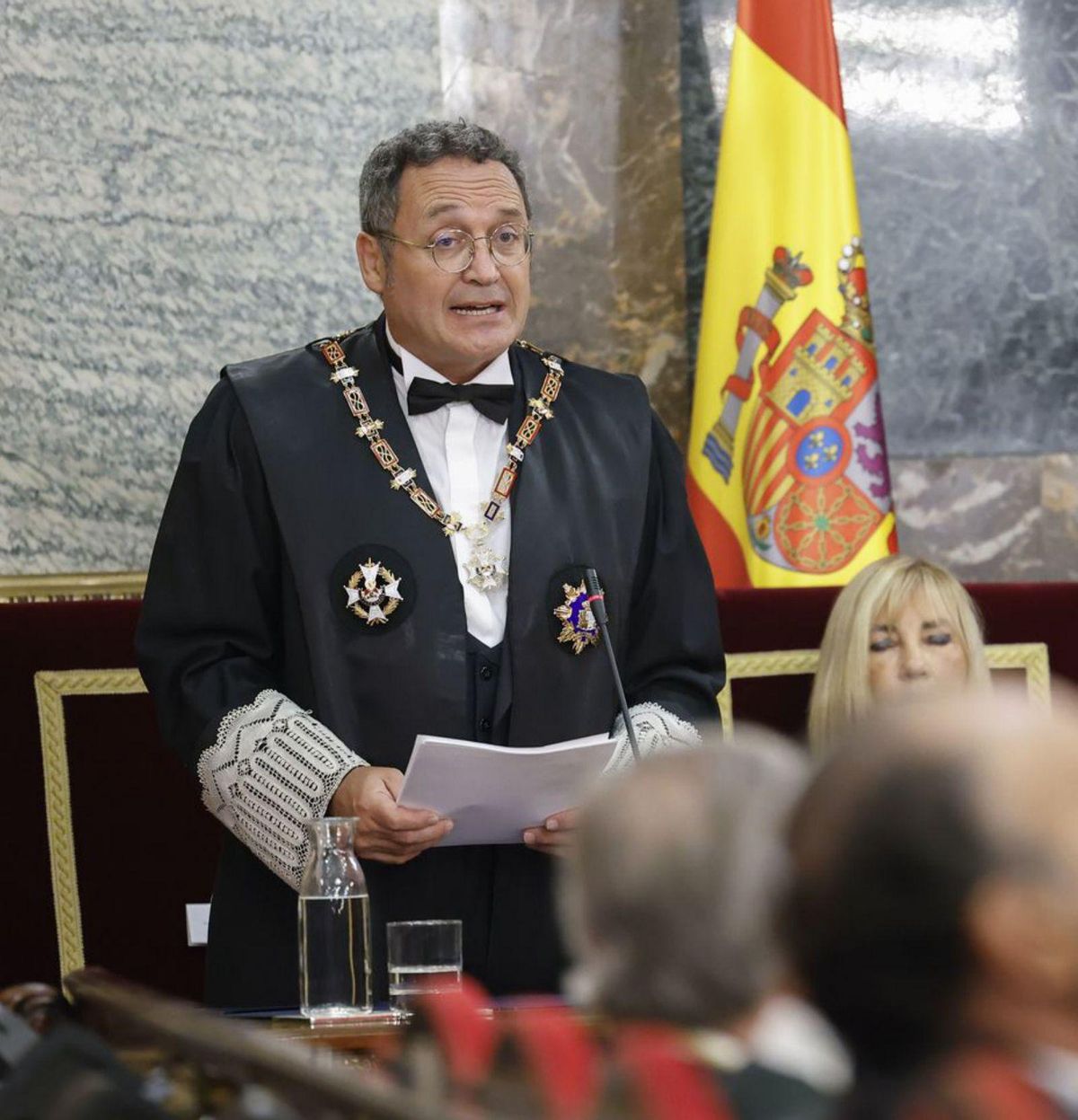 La víctima davant els seus botxins La víctima davant els seus botxins