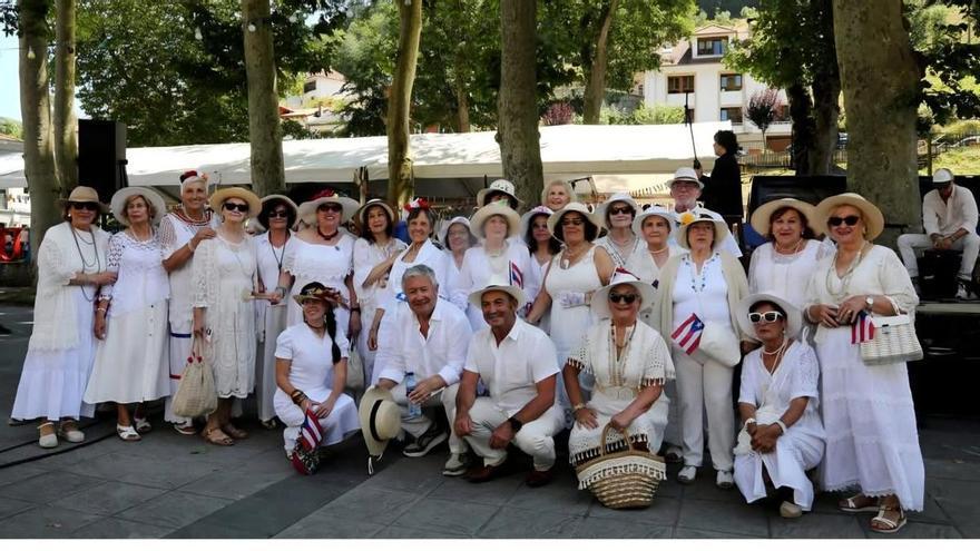 Fiestas de verano indianas en Asturias y los nuevos «haigas digitales»