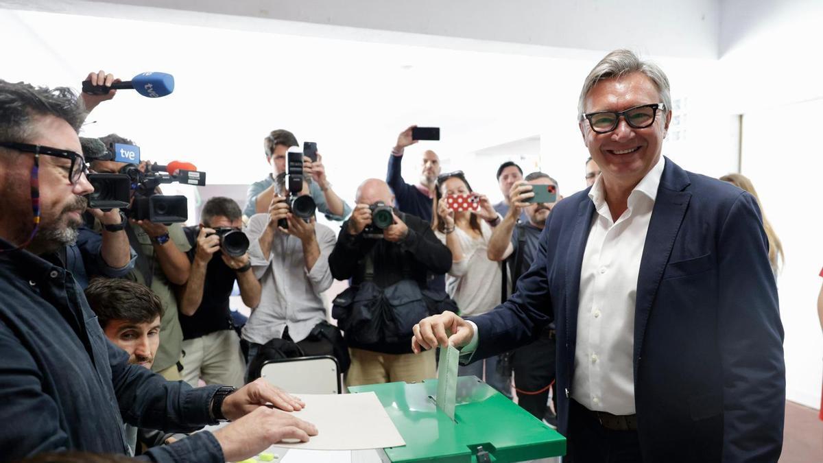 Manuel Gavira, últim candidat a la presidència de la Junta d'Andalusia que vota aquest 17M a Cadis.