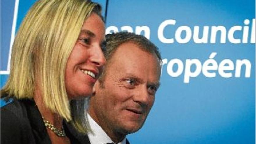 Mogherini, nova responsable de la diplomàcia comunitària, i Tusk, futur president del Consell Europeu