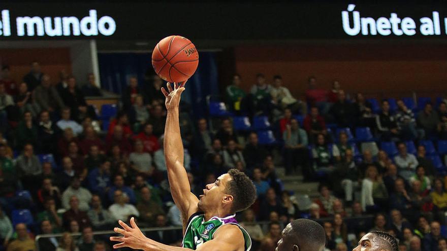 Brian Roberts, en una entrada a canasta.