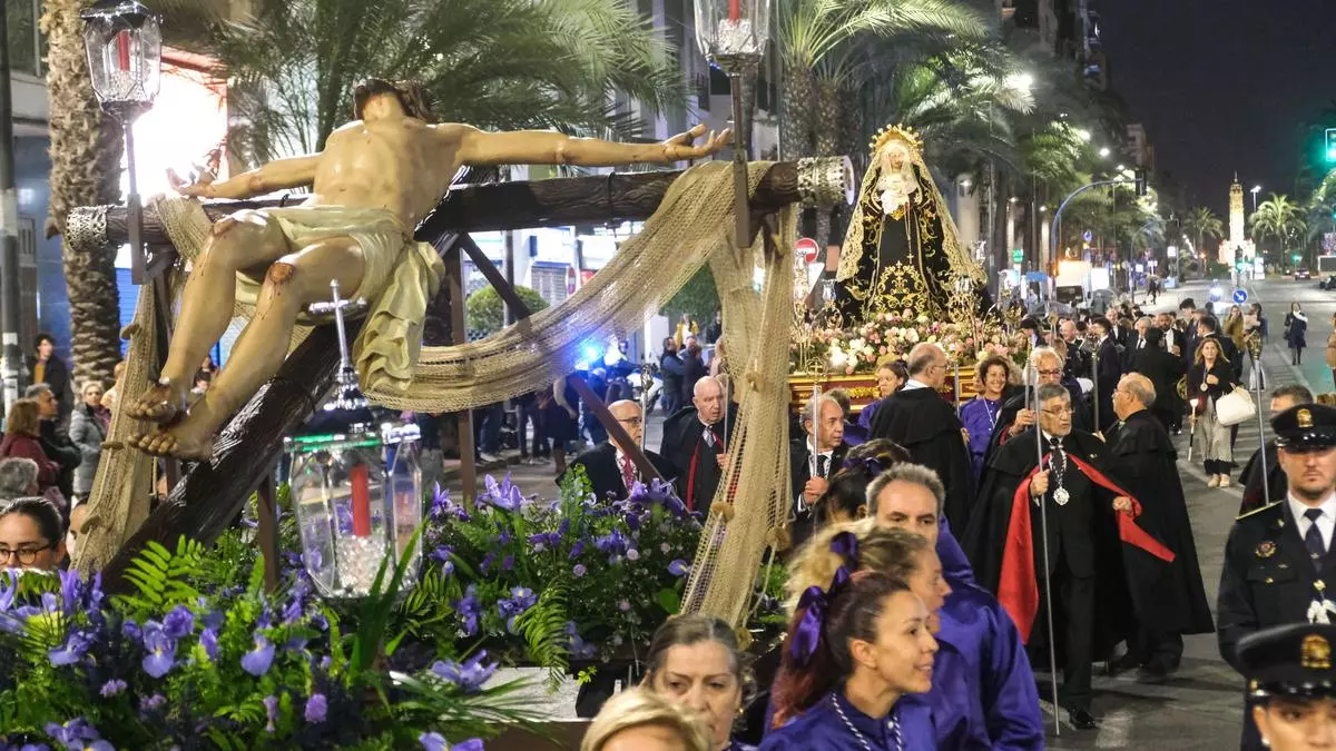 El Cristo del Hallazgo vuelve a sus orígenes con un encuentro en el convento de las Capuchinas de Alicante