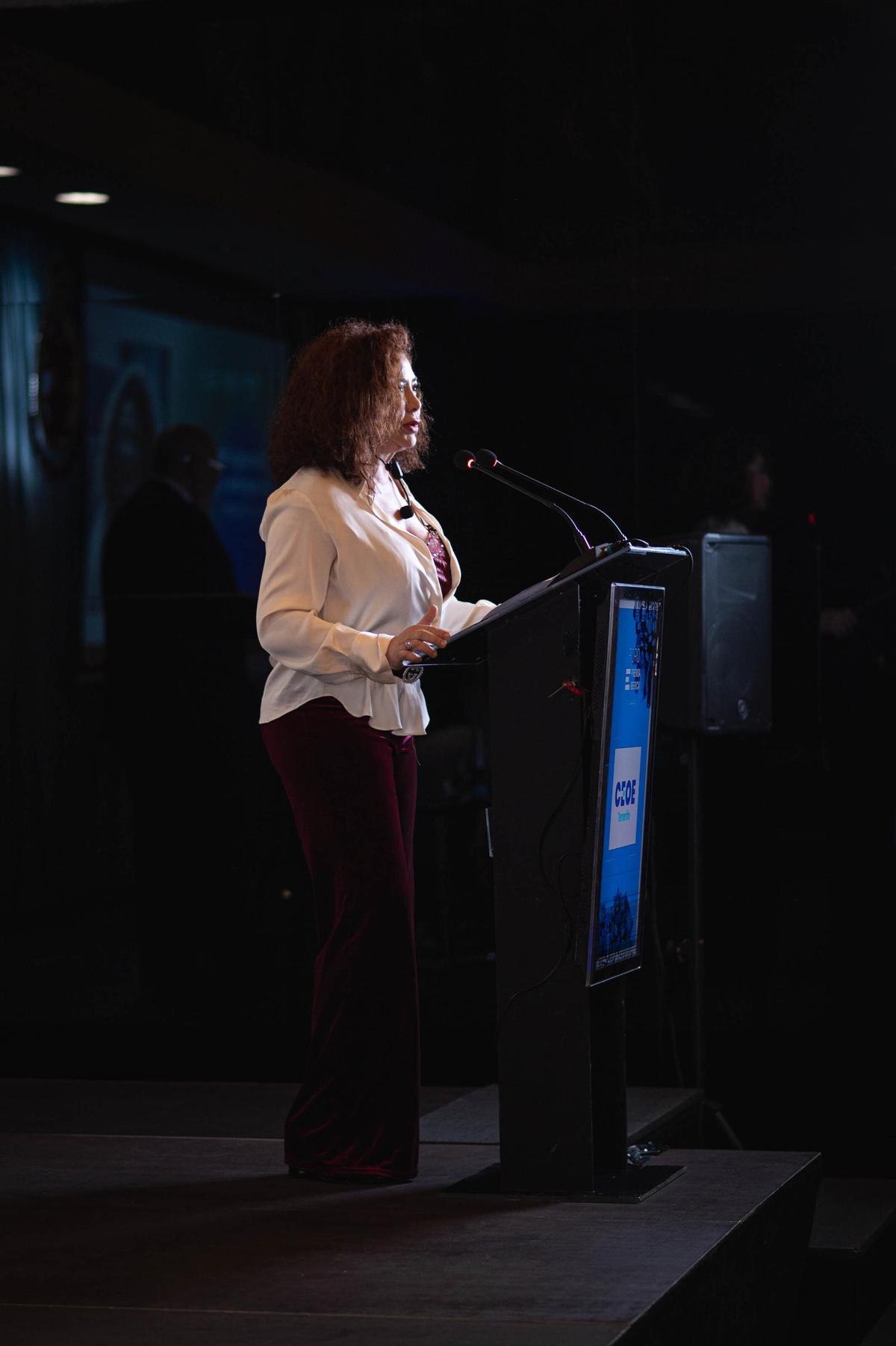 Foro 'Liderazgo femenino en la empresa: experiencia, retos y futuro' Foro 'Liderazgo femenino en la empresa: experiencia, retos y futuro'
