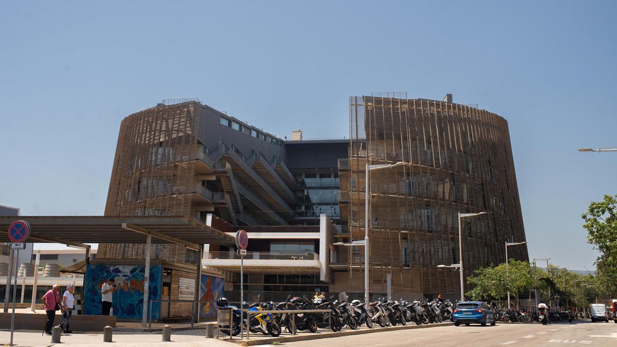 Archivo - Fachada del edificio del Parc de Recerca Biomédica de Barcelona (PRBB).
