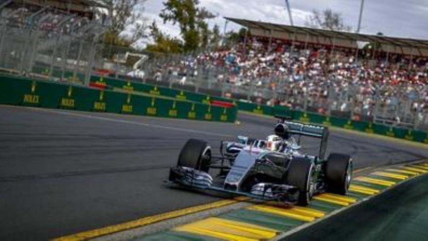 Lewis Hamilton, primer líder en guanyar al circuit d&#039;Austràlia