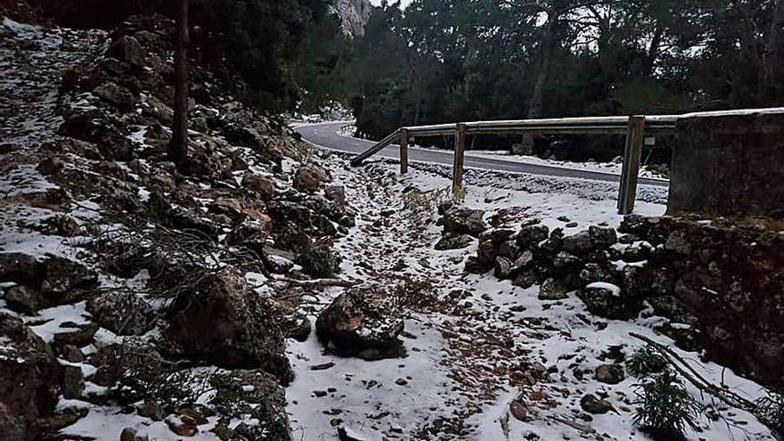 La Serra amaneciÃ³ ayer cubierta de un fino manto de nieve.