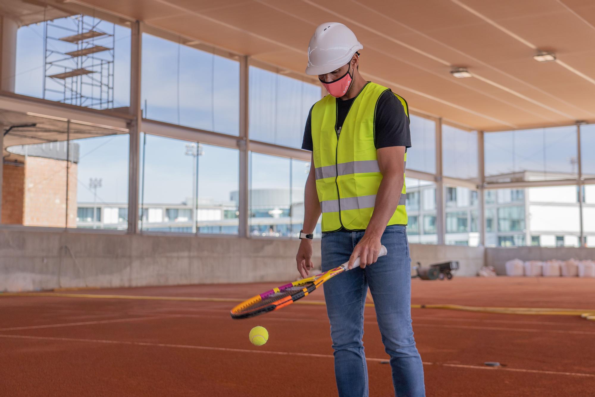 Nadal visita las obras de la ampliación de su Academia