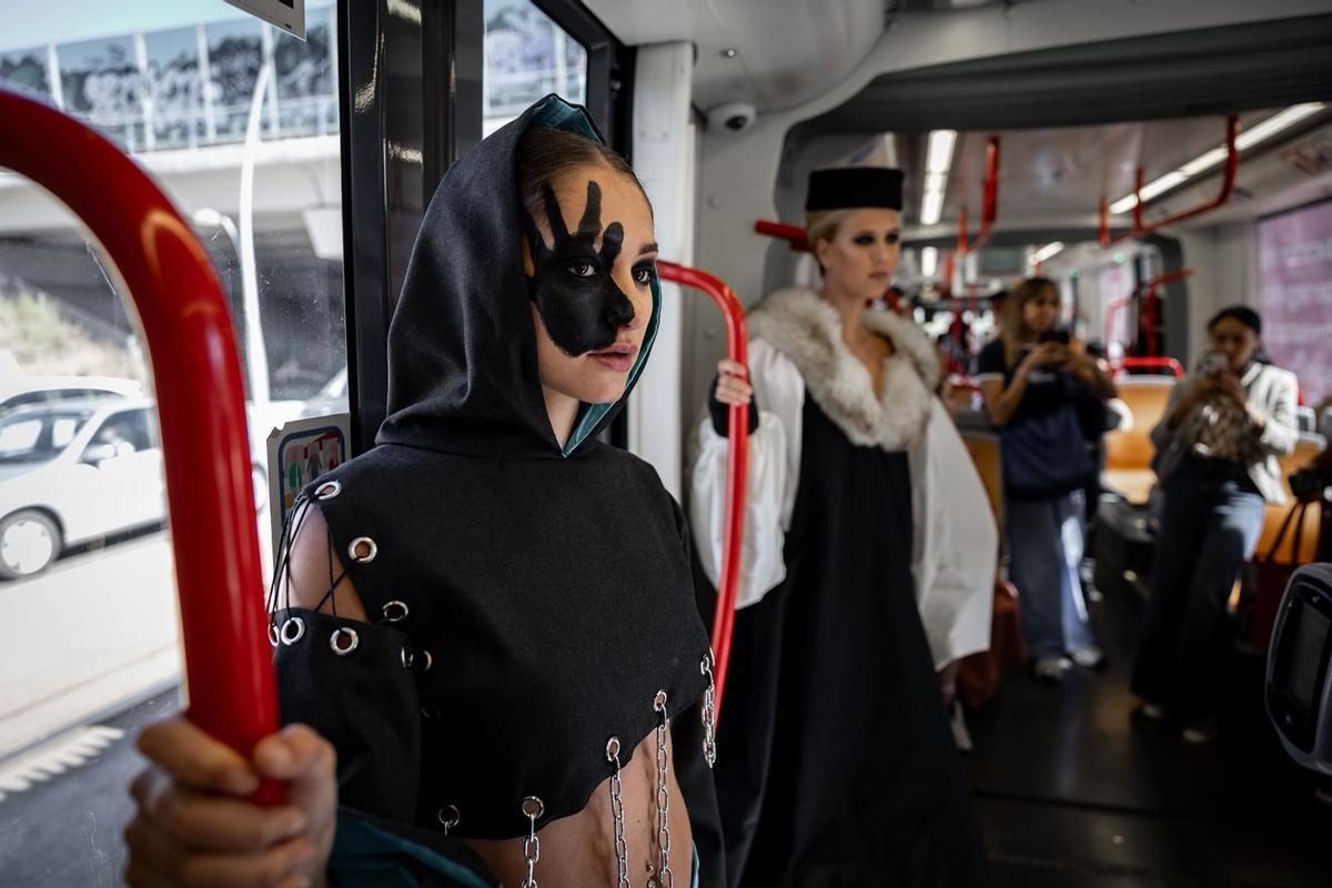 Una intervención que busca acercar el diseño emergente al público y convertir un espacio de tránsito en escenario creativo
