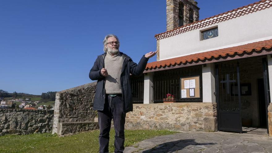 Iván Muñiz, delante de la iglesia de Santa María del Mar, ayer. | María Fuertes