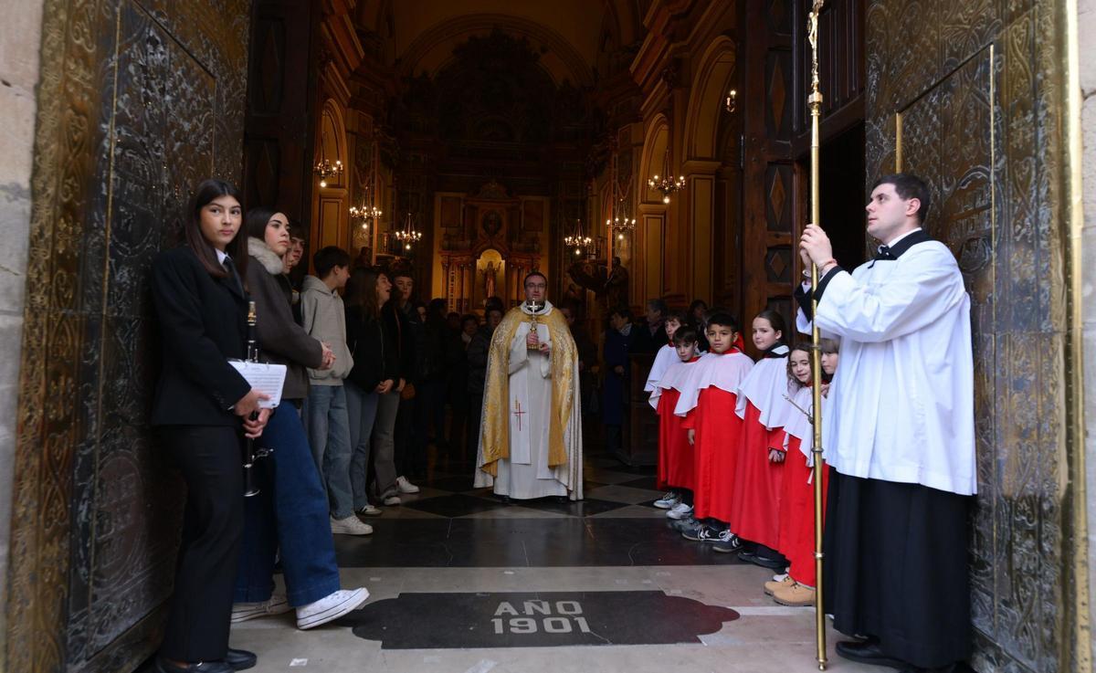 Bendición de la remodelación de la ermita de Sant Antoni Abat de Llucena Bendición de la remodelación de la ermita de Sant Antoni Abat de Llucena