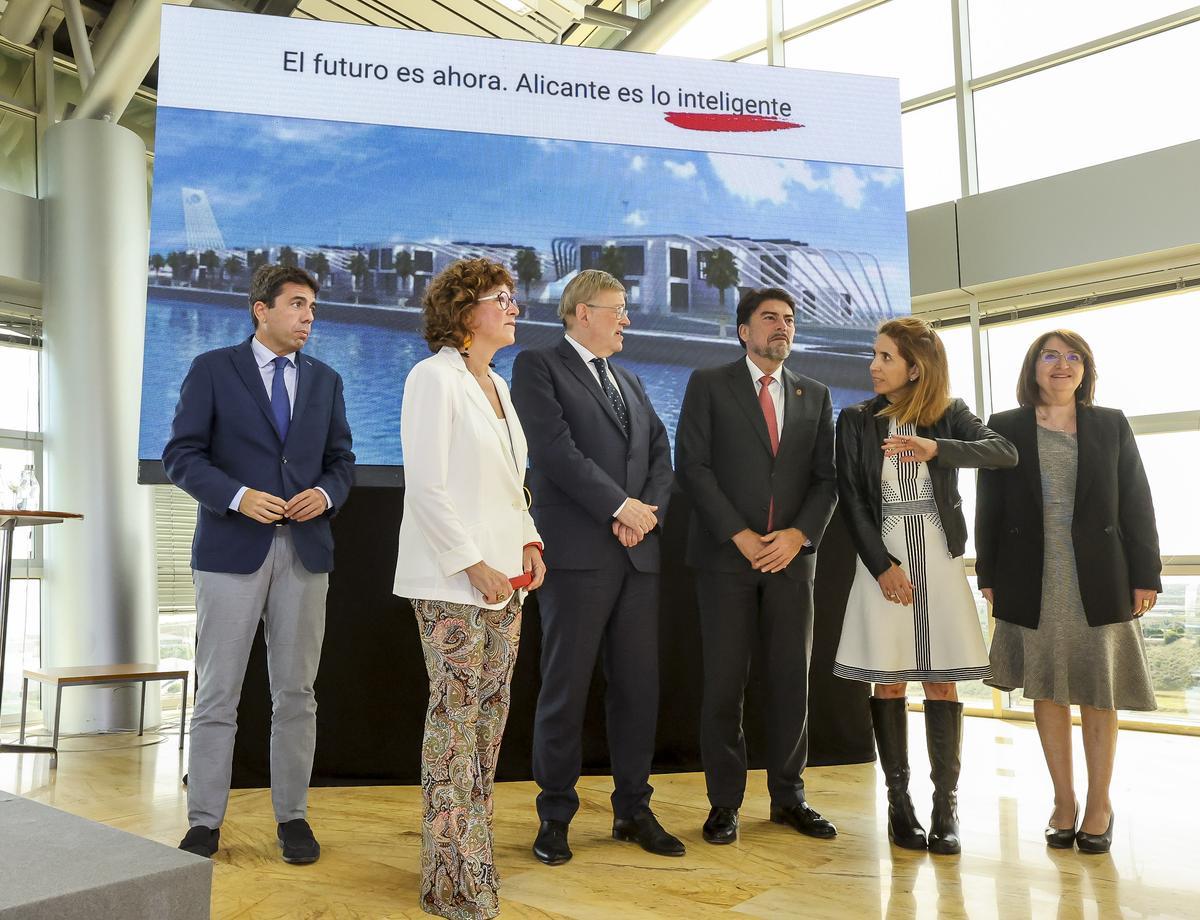 Mazón, Bueno, Puig y Barcala, junto a Nuria Oliver y Amparo Navarro, en la presentación de Alicante a la candidatura de sede de la Inteligencia Artificial.