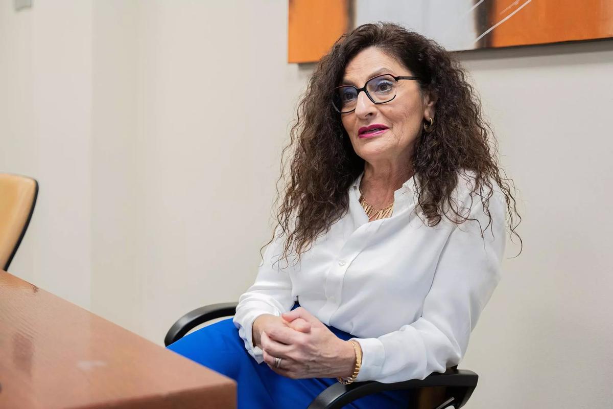 La consejera delegada de Eroski, Rosa Carabel, durante una entrevista con EL PERIÓDICO