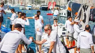 Felipe VI se embarca en el Aifos para participar en la primera regata de la Copa de vela