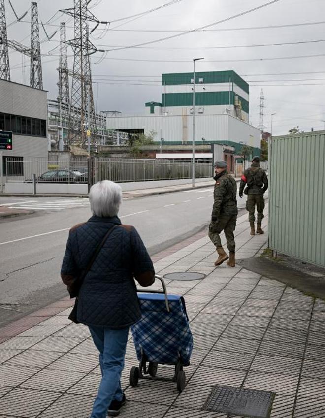 Los militares patrullan por varios puntos de Langreo