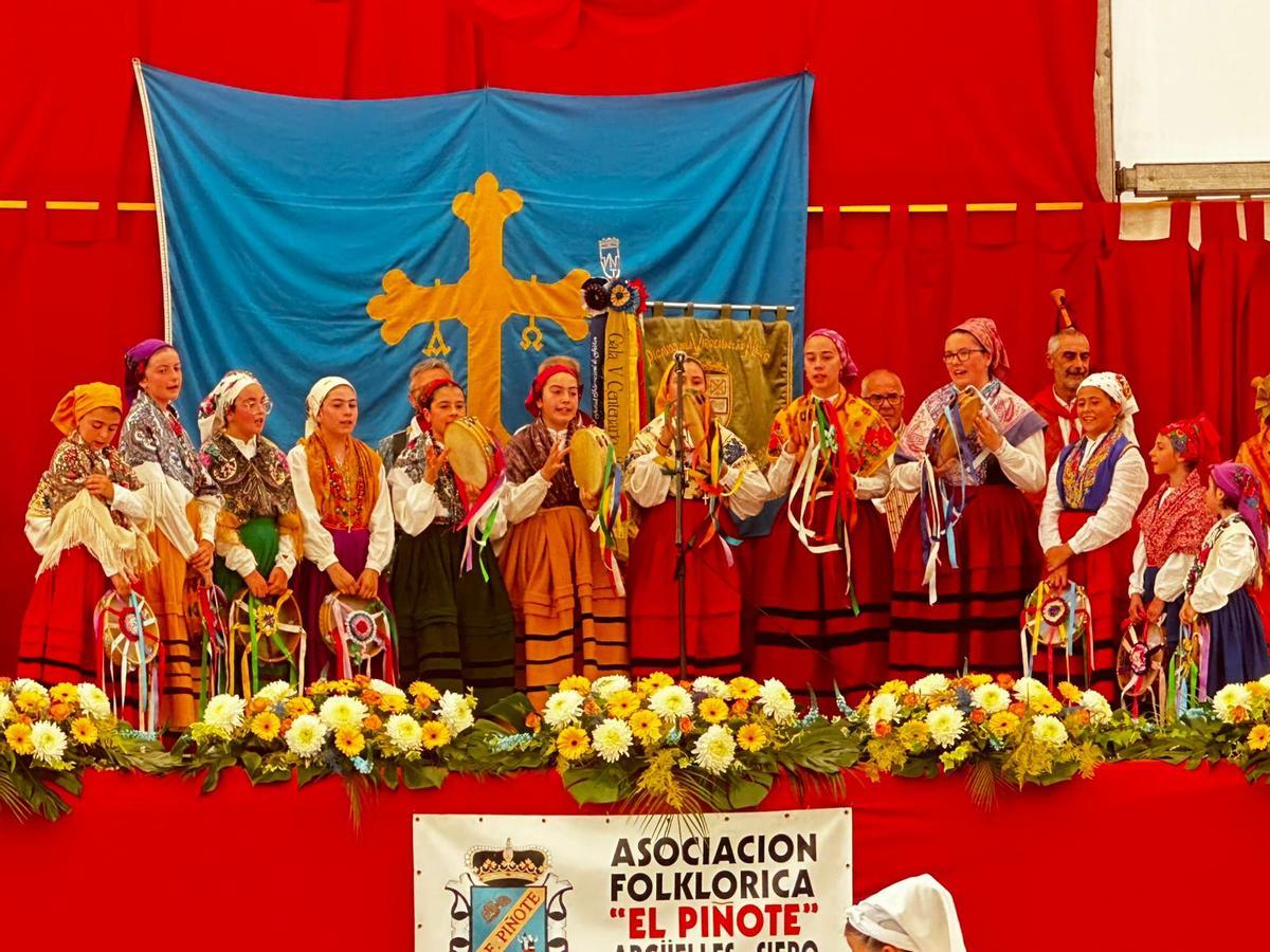 EN IMÁGENES: Festival folclórico infantil en Argüelles