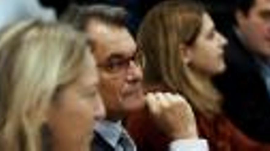 Neus Munté, Artur Mas i Marta Pascal durant la reunió de l Consell Nacional del PDeCAT.