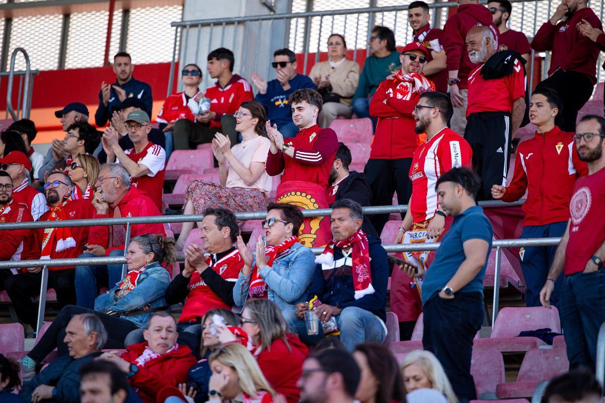 Aficionados granas en el Jesús Navas