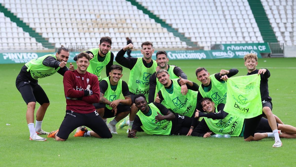 Los jugadores del Córdoba, en la sesión de entrenamiento de hoy en El Arcángel.