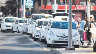 Condenan a una mujer a pagar 180 euros por irse de un taxi sin pagar la carrera