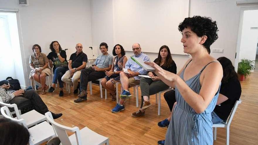 Ponentes en la charla de Empty Coruña, ayer, en el centro cívico de la Ciudad Vieja.