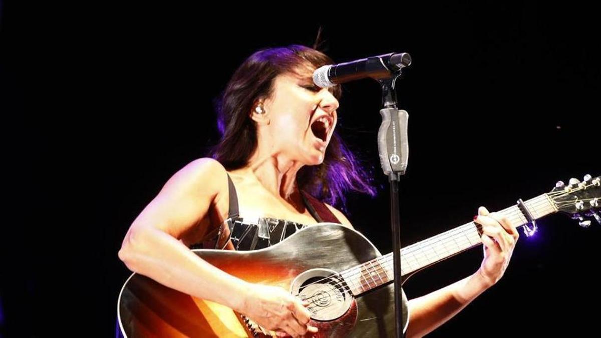 Eva Amaral, durante su última actuación en Zaragoza, en el Vive Latino de 2022.