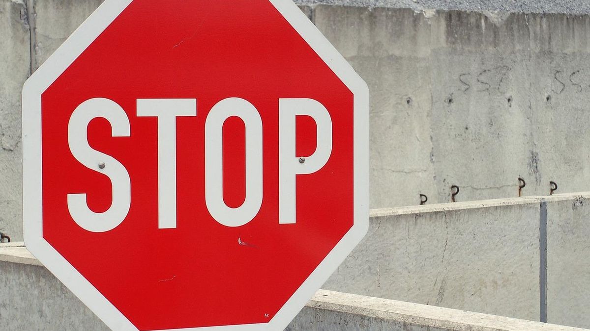 Nuevos radares en las carreteras españolas: en las señales de Stop y te contamos dónde están