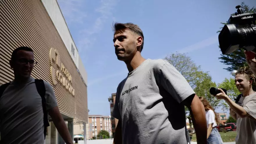 Kevin Vázquez, feliz en Gijón para completar reconocimiento médico y entrenarse con el Sporting