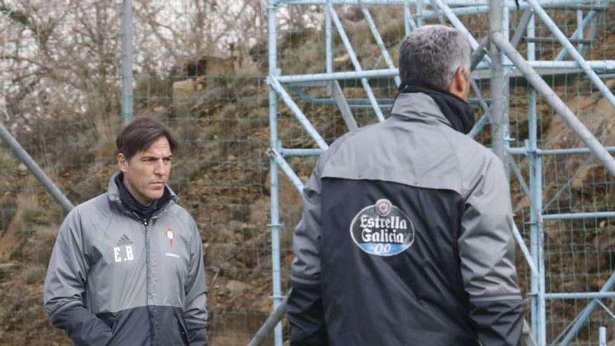 Eduardo Berizzo, ayer, junto a Bonano. // Alba Villar