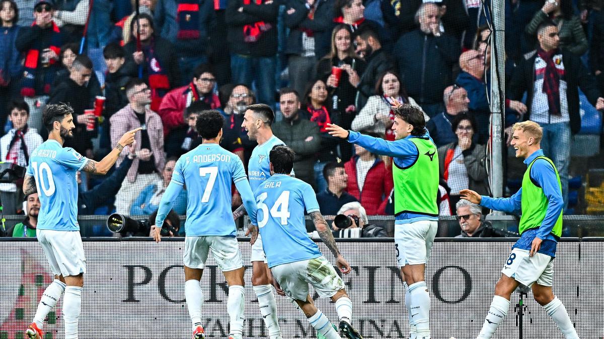 Los jugadores de la Lazio celebran el gol de Luis Alberto
