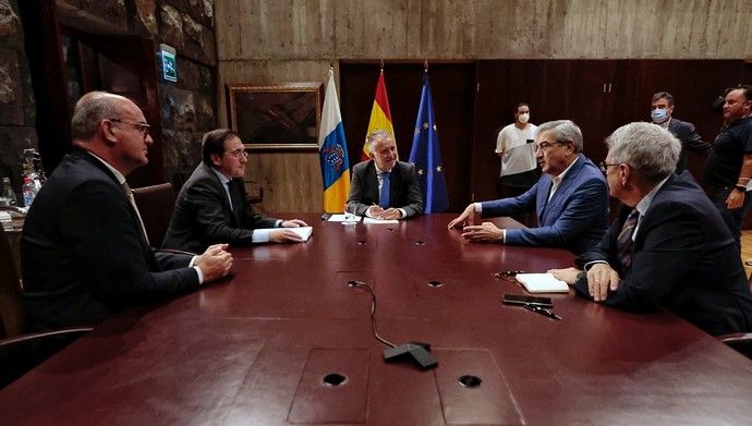 Encuentro del ministro José Manuel Albares y el presidente Ángel Víctor Torres en Tenerife
