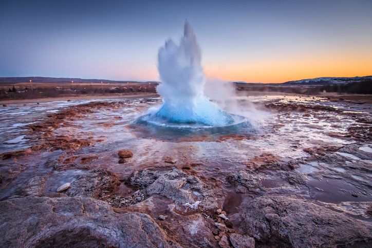 La región geotermal de Geysir se halla en el Círculo Dorado, a unos 110 kilómetros al nordeste de Reikiavik.