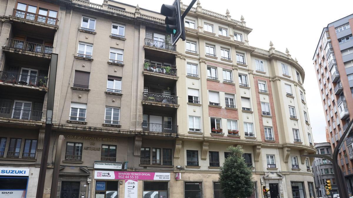 Sede del Colegio de Médicos en la avenida de la Constitución.