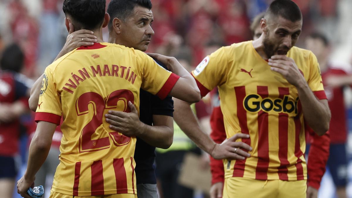 Míchel abraça Iván Martín després del partit davant l'Osasuna.