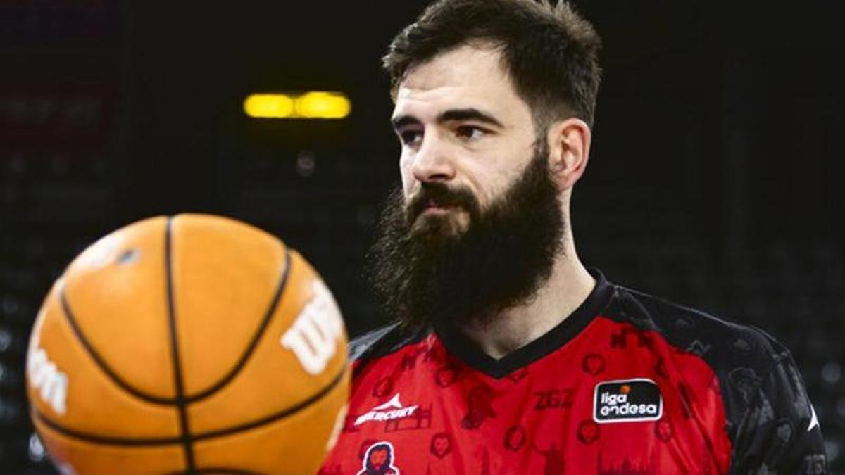 Dubljevic, durante el calentamiento en Lérida.