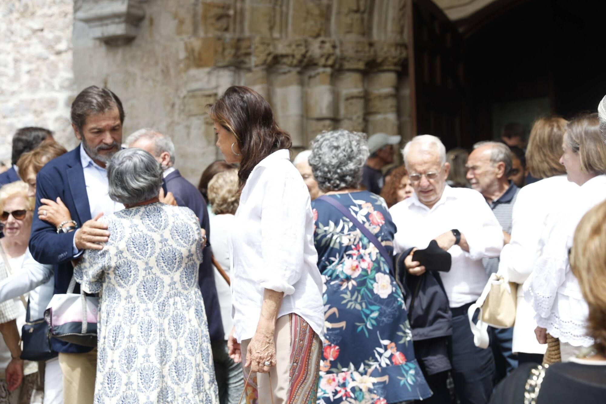 Las imágenes del funeral de Antonio Trevín en la basílica de Llanes.