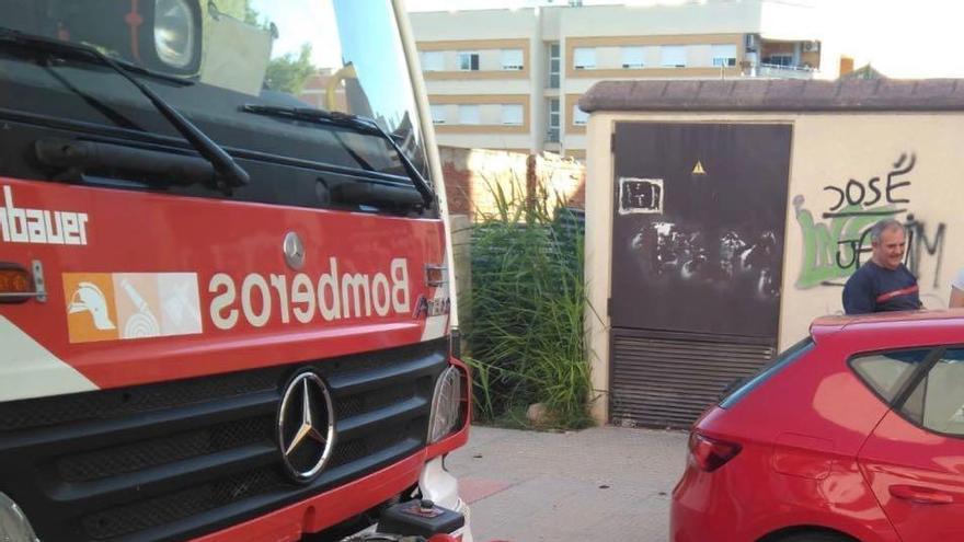 El rescate de un niño de 3 años encerrado en un coche requiere dos intervenciones de Bomberos en Almoradí
