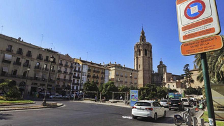 En Ciutat Vella solo se permitirá el paso a los vehículos de residentes cuando las cámaras de control de matrículas se activen.