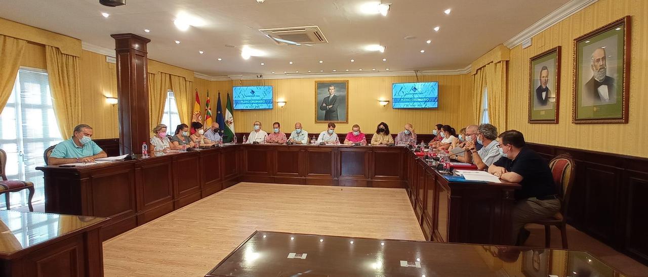 Imagen del pleno de julio del Ayuntamiento de Cabra.