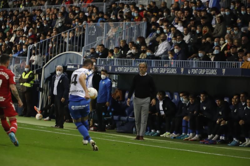 El míster vitoriano, en el área técnica blanquiazul.