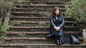 Un tomb amb la cantant Maria del Mar Bonet per Sarrià.